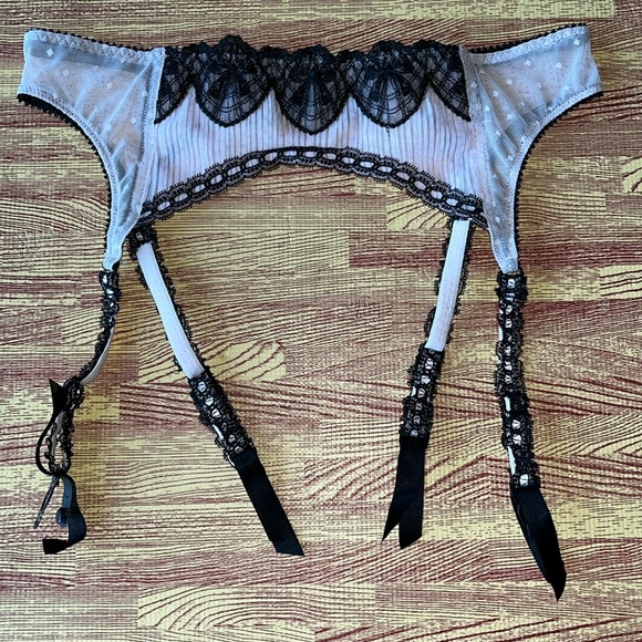 Jezebel light pink and black four strap garter belt M/L - NWOT - Picture 1 of 9